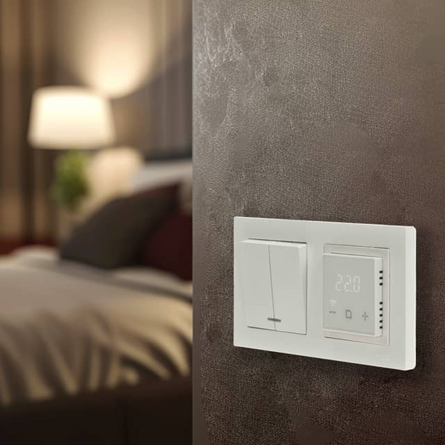 Изображение товара termoregulyator-tsifrovoy-rx-44w-sensornyy-programmiruemyy-s-wi-fi-belyy-rexant-sovmestim-s-ramkoy-schneider-legrand-abb-gira 2